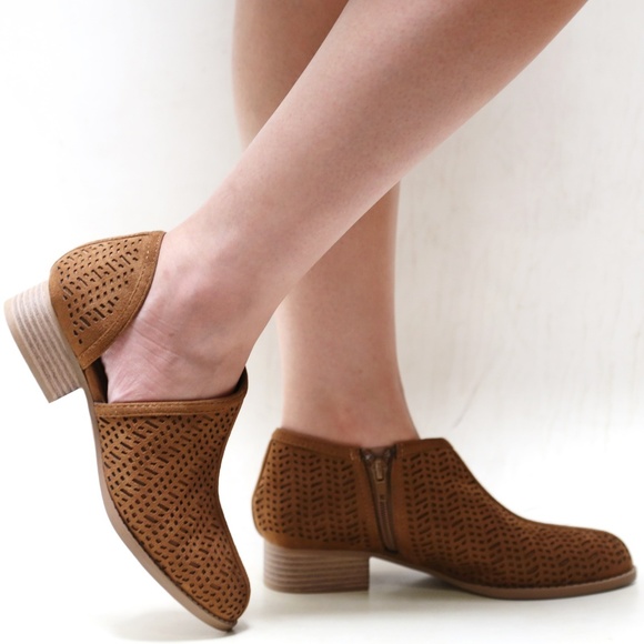 New Cognac Side Cut Out Flats Booties Ankle Boots - Picture 2 of 3